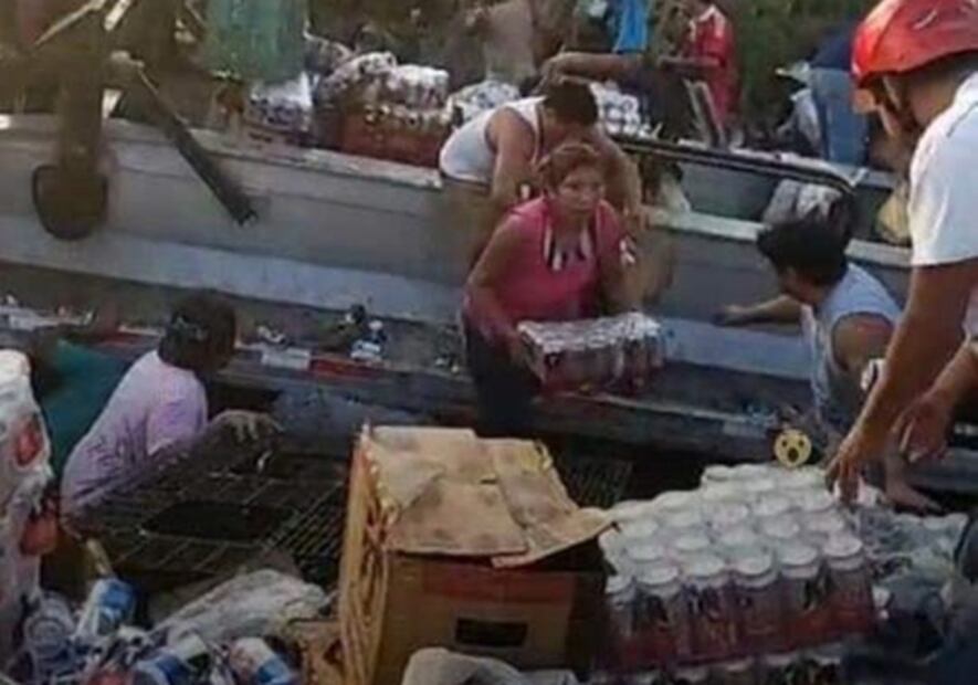 Reportan nueva rapiña de cervezas tras volcadura de tráiler, ahora en Campeche