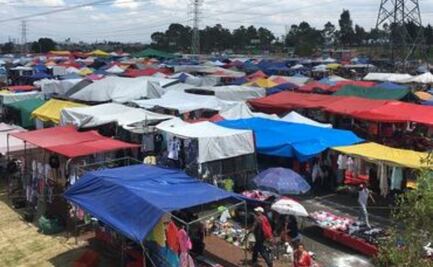 Vehículo arrolla varios puestos en tianguis de Culiacán; un menor resulta lesionado
