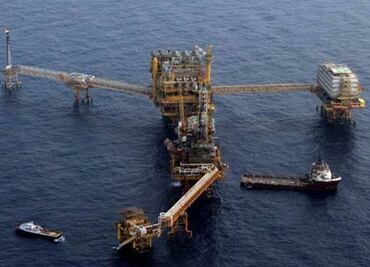 Pemex to speed up overhaul to beat falling oil output