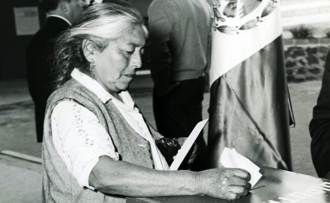 Woman voting for the first time - Photo: File Photo/EL UNIVERSAL