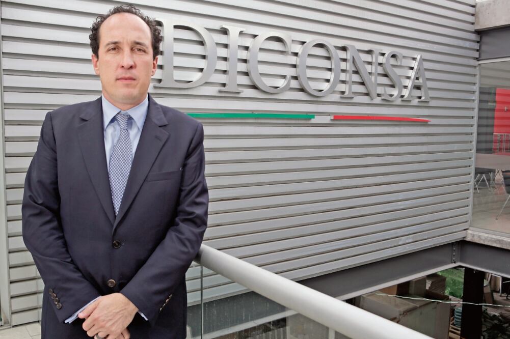 Juan Manuel Valle, director general de Diconsa, resalta que en cada una de las 27 mil tiendas con las que cuenta la empresa distribuidas por el país, existe una persona que podría auxiliar a sus vecinos a tener una mejor calidad de vida (LUIS CORTÉS)