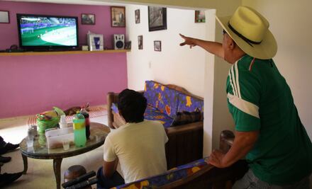 ¿Cuánto gastarán mexicanos en cerveza, refrescos y pizza para el Mundial?