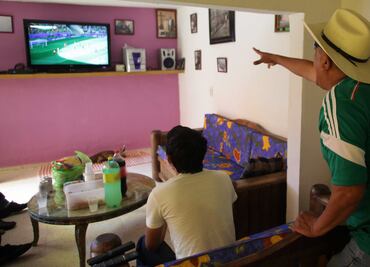 ¿Cuánto gastarán mexicanos en cerveza, refrescos y pizza para el Mundial?