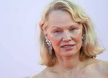 Pamela Anderson impone tendencia con su color de cabello cobrizo