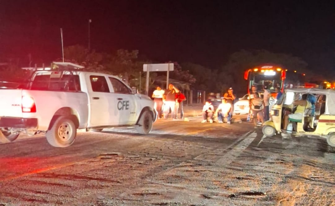 Bloquean carretera Panamericana en Oaxaca. Foto: Especial