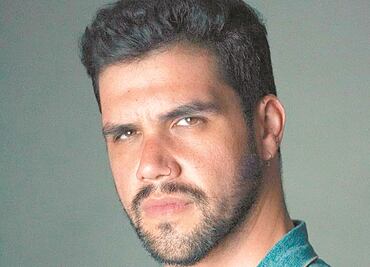 Ray Contreras instruye con risas