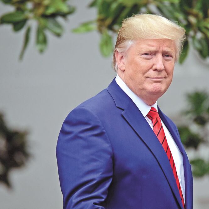 El presidente estadounidense, Donald Trump, tuiteó ayer que quiere “conocer a su acusador, quien presentó información de segunda y tercera mano”. ERIN SCOTT. REUTERS