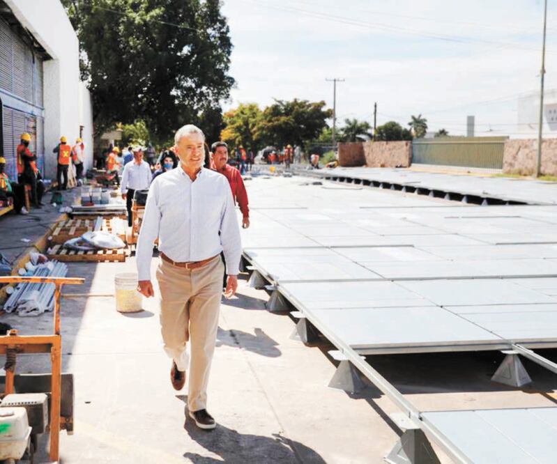 El mandatario de Sinaloa, Quirino Ordaz, invitó a la población a asumir la emergencia sanitaria con seriedad y fortalecer el aislamiento social.. Foto: Especial