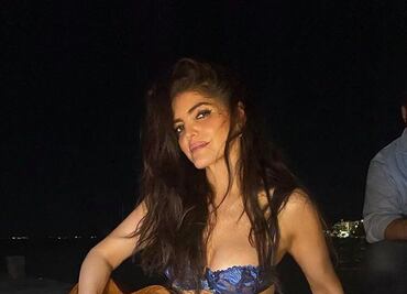 Ana Bárbara presume su diminuta cintura en bikini