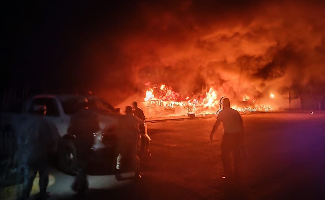 Incendio en bodega de la Guardia Nacional. Foto: Especial.