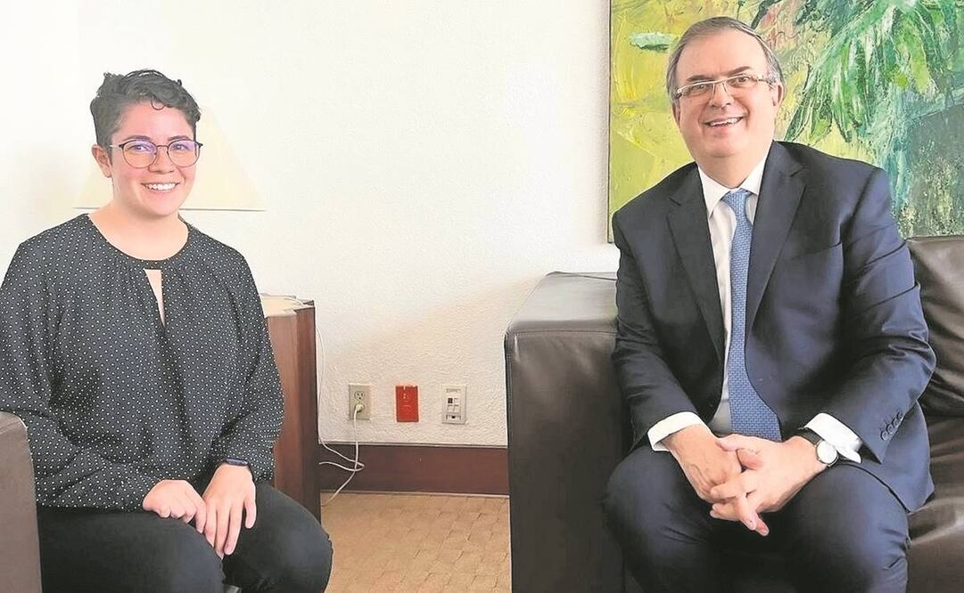 El canciller Marcelo Ebrard y la mexicana Paola Schietekat, quien enfren- tó un proceso legal con irregularidades en Qatar. Foto: Tomada de Facebook.