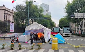 Personas trans y no binarias mueven su plantón a Bucareli tras desalojo; acusan "represión desmedida" 