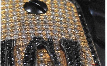 Sale a relucir pistola con diamantes en juicio de "El Chapo"