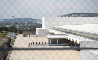 La megafarmacia ya no es ni bodega; inaugurada en 2023, hoy se encuentra vacía y desolada