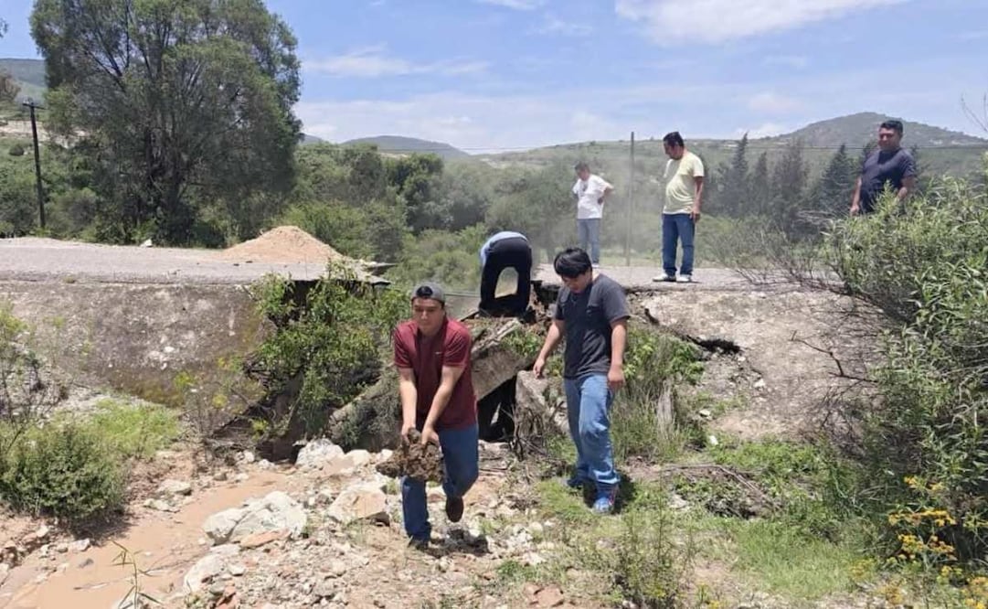 Ocho comunidades quedan incomunicadas en Coixtlahuaca, Oaxaca; colapsa puente por intensas lluvias.
Foto: Especial.