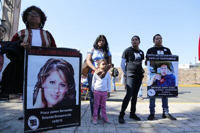 Madres de desaparecidos marchan en los estados