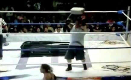Suspenden a luchador Ángel o Demonio por dar ladrillazo a rival