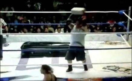 Suspenden a luchador Ángel o Demonio por dar ladrillazo a rival