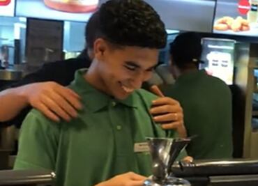 Idéntico a Achraf Hakimi: Empleado de restaurante de comida rápida se volvió viral por su parecido al futbolista