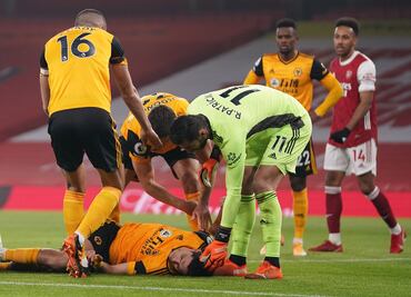 Raúl Jiménez está "despierto y consciente", acepta técnico de los Wolves