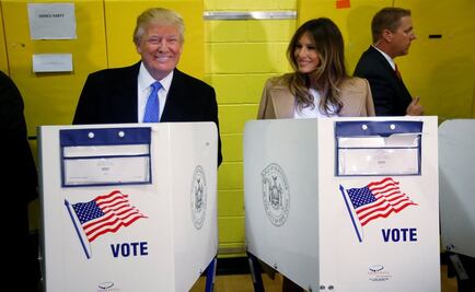 Donald Trump vota en NY; en topless, mujeres protestan en la casilla