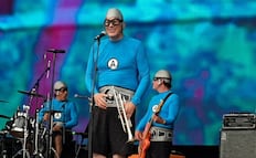 The Aquabats, la banda en que inició Travis Barker, presente en el Vans Warped Tour