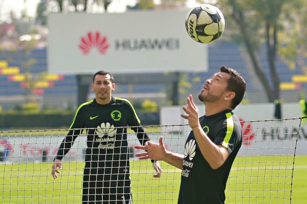 América volvió a los entrenamientos este martes con un trabajo ligero, tras el largo viaje a Japón y de cara a la final por el título del Apertura 2016. (ÁLVARO PAULIN. IMAGO7)