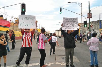 Reclaman falta de agua en Iztacalco