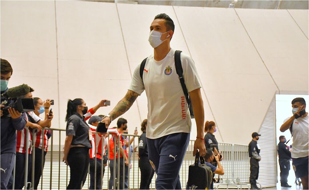 Raúl Gudiño no seguirá como portero de Chivas / FOTO: IMAGO7