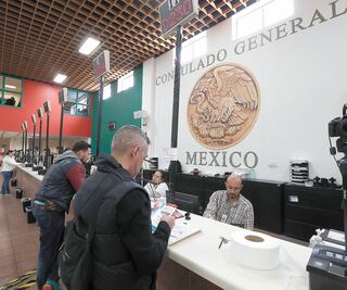 Consulados en EU cancelan actividades por Covid-19