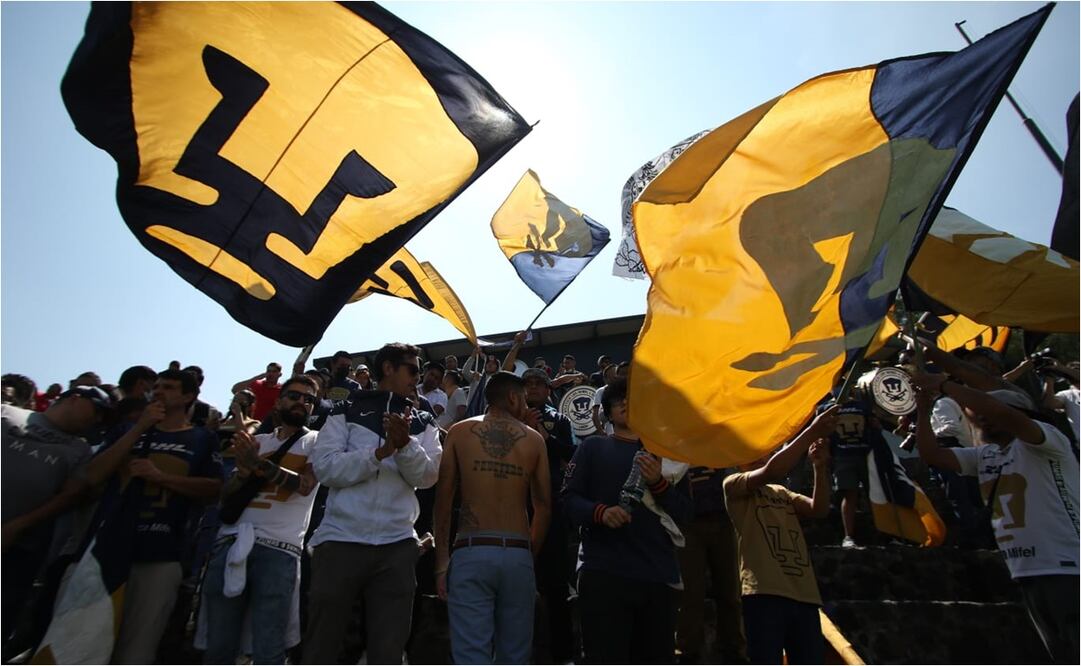 Barra de Pumas le prepara una gran bienvenida a Dani Alves / FOTO: CARLOS MEJÍA - EL UNIVERSAL