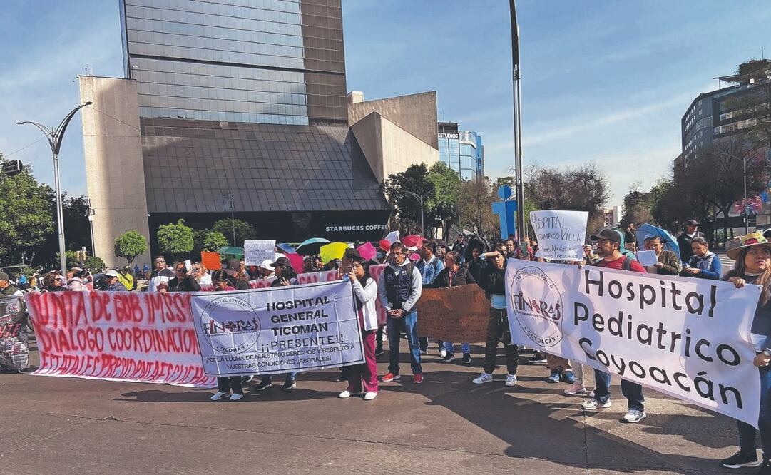 El personal médico también protestó por la falta de insumos y medicamentos en los hospitales. Foto: de Sharon Mercado. El Universal