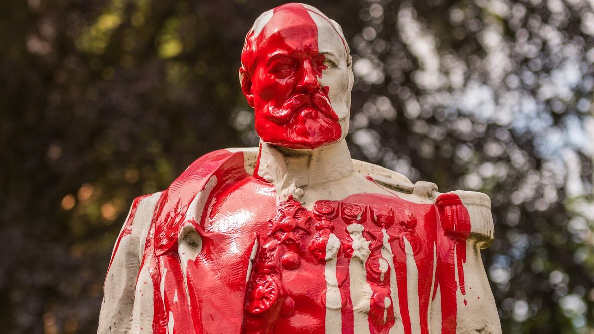 Estatuas como esta del rey belga Leopoldo II en Bruselas han sido atacadas en las protestas contra el racismo en todo el mundo. Foto: Getty Images vía BBC