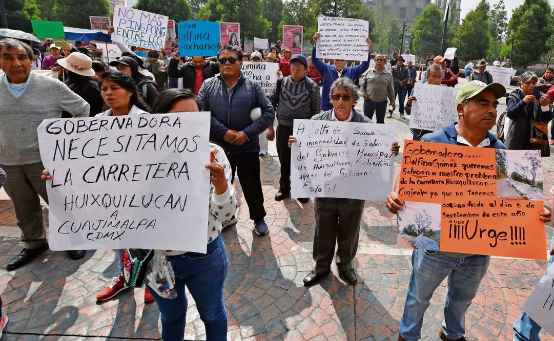 Habitantes del municipio de Huixquilucan se manifestaron frente al Palacio de Gobierno. Foto: Jorge Alvarado | El Universal