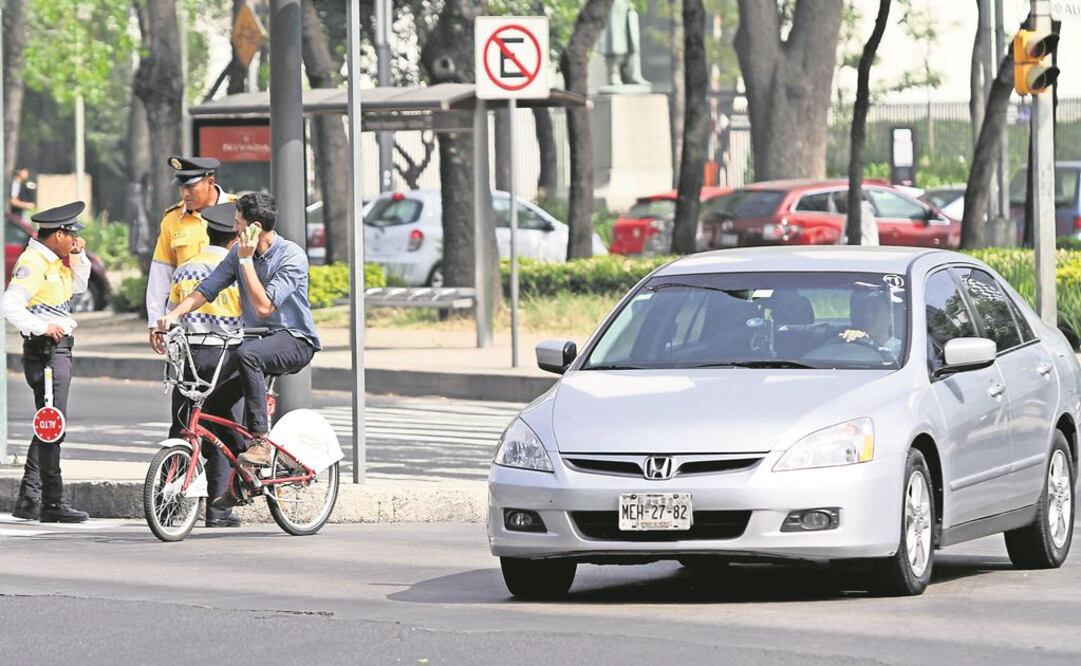 Hoy no circulan autos con engomado amarillo