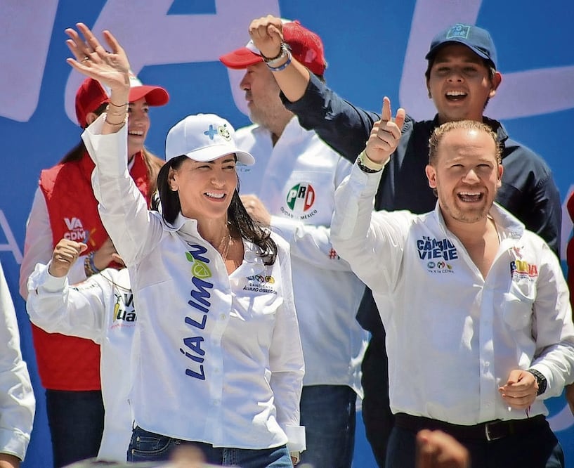 Lía Limón, candidata a la alcaldía de Álvaro Obregón, y Santiago Taboada, abanderado a la Jefatura de Gobierno se reunieron ayer con militantes del PAN-PRI-PRD en el centro deportivo Batallón de San Patricio. Foto Especial
