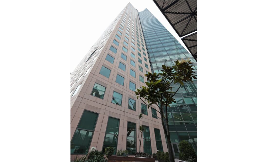 Con 225 metros de altura, la Torre Mayor, ubicada en Paseo de la Reforma, es considerada uno de los rascacielos más resistentes del mundo.