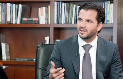 Defiende Rafael Pacchiano incremento a gasolinas