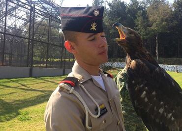 Cadete que ayudó a AMLO, con "pasión por águilas reales"