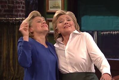 Hillary Clinton se ríe de sí misma en Saturday Night Live