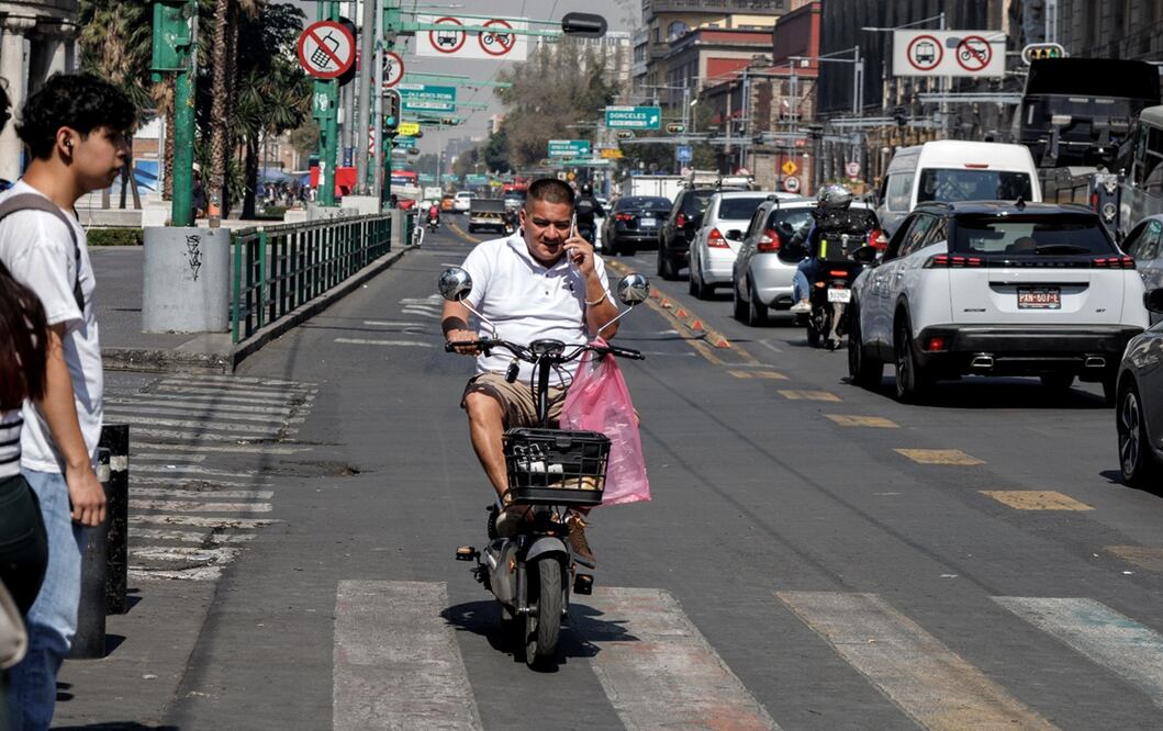 El Gobierno de la Ciudad de México va por la regularización de las motocicletas eléctricas, bicimotos y scooters eléctricos. Foto: Yaretzy M. Osnaya / EL UNIVERSAL