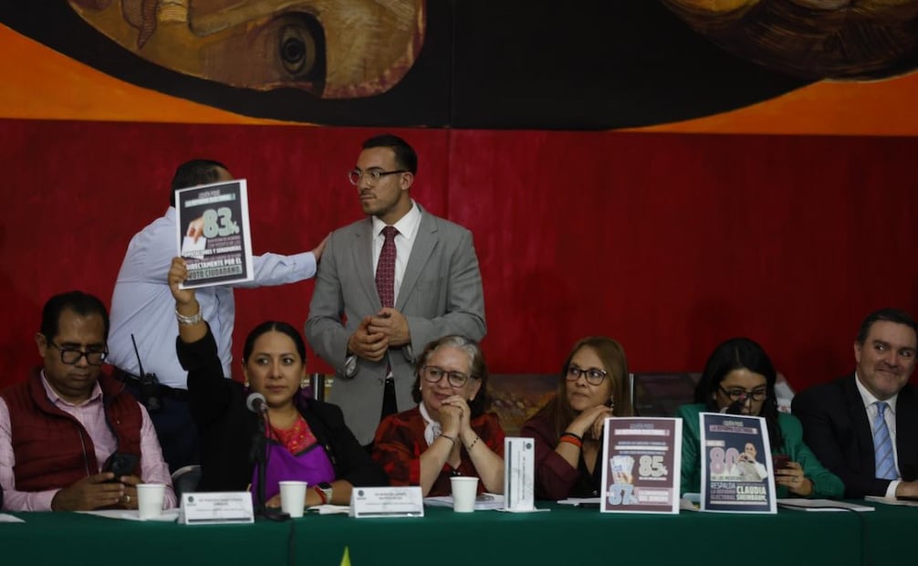 Reunión de las Comisiones Unidas de Puntos Constitucionales y de Reforma Política Electoral para votar la reforma electoral de la presidenta Claudia Sheinbaum (10/03/26). Foto: Diego Simón Sánchez/ EL UNIVERSAL