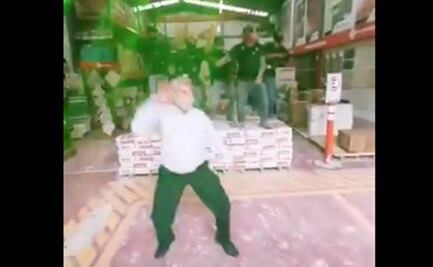 "Lobo Vásquez", el hombre que promociona venta de pisos a ritmo de música disco