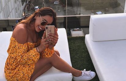 Danna Paola lo hace otra vez e impacta con bikini tejido