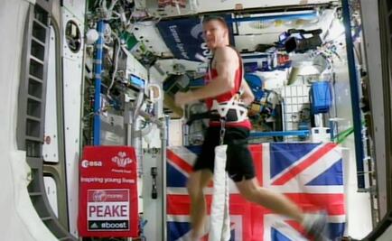 Astronauta corre maratón en el espacio