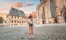 Aumenta proporción de jóvenes que ni estudian ni trabajan en Alemania; tasa alcanza 10% entre personas de 20 a 24 años