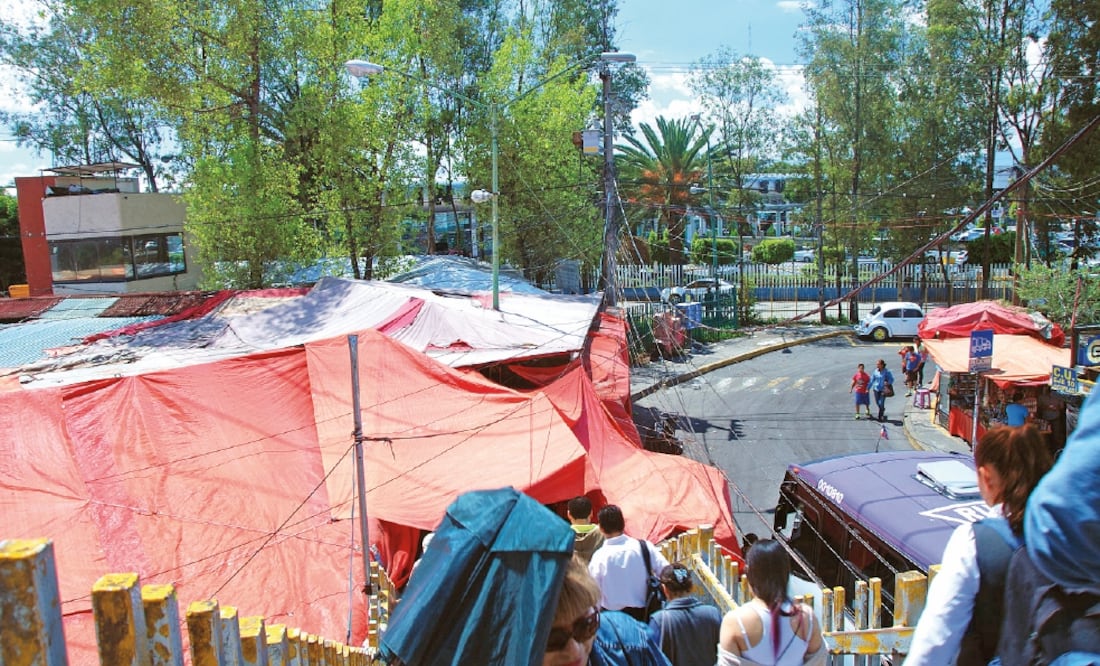 La distribución de rutas de micros y RTP son laberintos que confunden y que en diversas ocasiones son lugares donde se ofertan drogas como la marihuana (SALVADOR CORONA. EL UNIVERSAL)