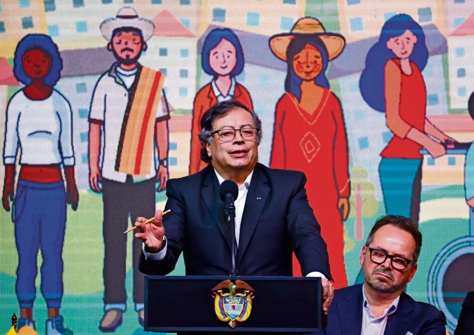 El mandatario Gustavo Petro, durante la instalación del Comité Nacional de la Participación, instancia transitoria de la Mesa de Diálogos de Paz, en Bogotá. Foto: EFE
