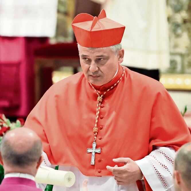 El cardenal Konrad Krajewski, en una imagen de 2018. El encargado de las obras de caridad del Papa restableció el servicio de luz en un edificio ocupado. AP