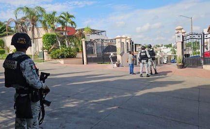 Elementos federales catean dos residencias en Culiacán; aseguran armas, dinero y cuatro autos